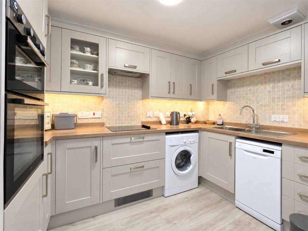 Apartment in Lymington - View 3