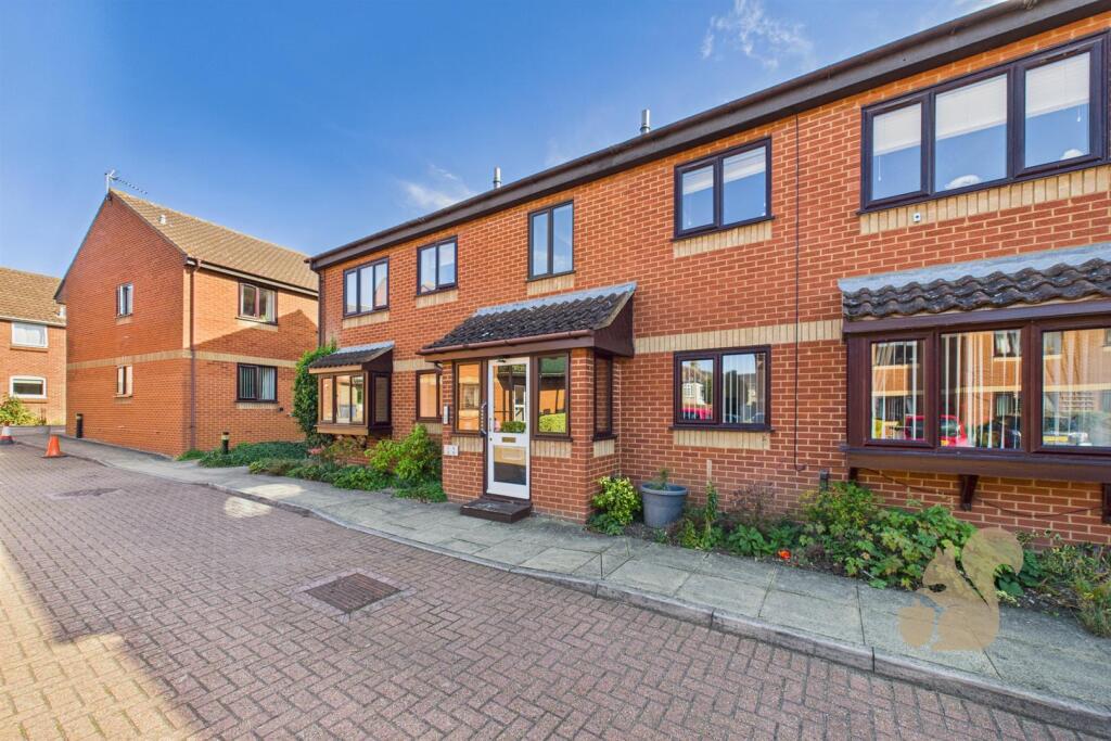 2-bed house on Weavers Court, Sudbury, £135,000