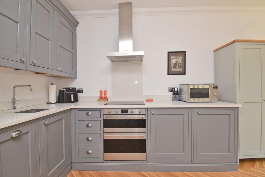 Apartment in Walton-on-Thames, Surrey - View 5