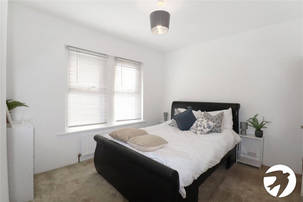 House in Dartford - More