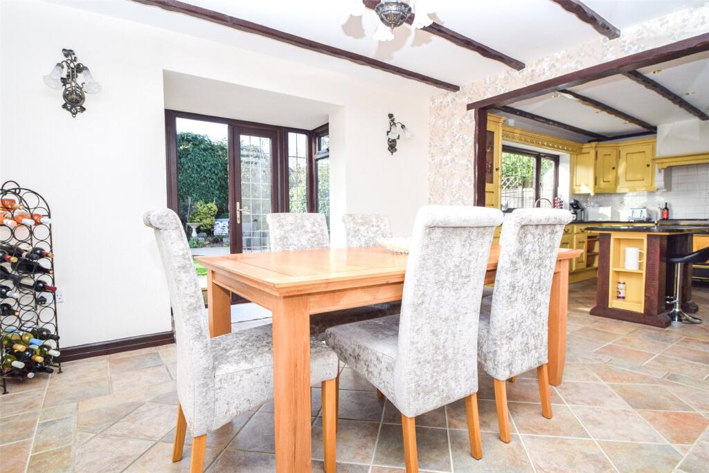 House in Hart, Yateley - More
