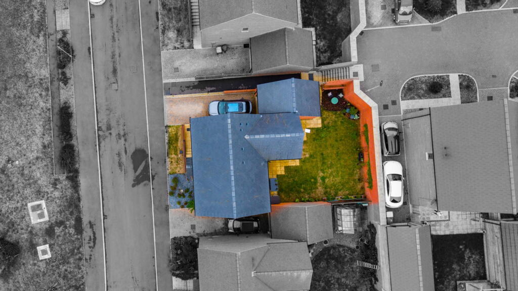 House in Easterton - View 2