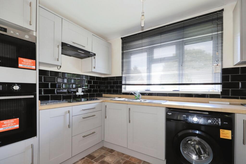 Apartment in Wolverhampton, Goldthorn Hill - More