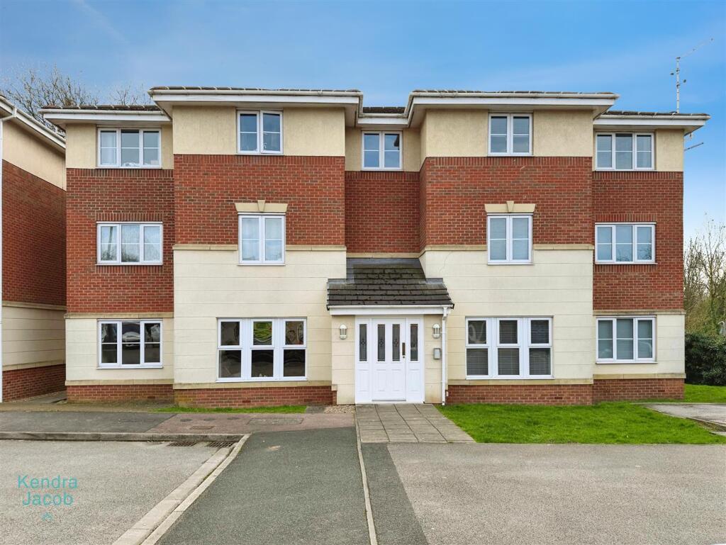 2-bed flat on Woodhouse Close, Rhodesia, Worksop, £100,000