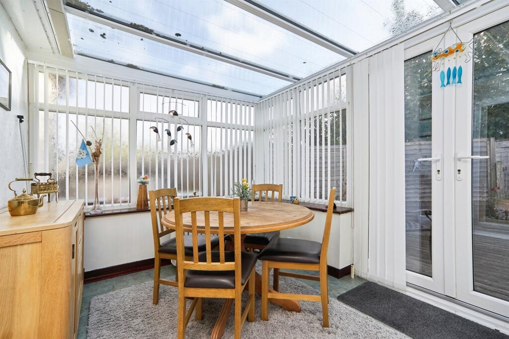 Westfield Close, Yeadon, Leeds photo 3