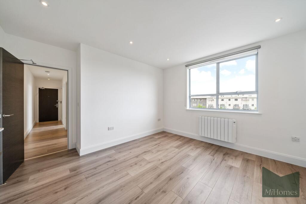 Apartment in Southall - View 4