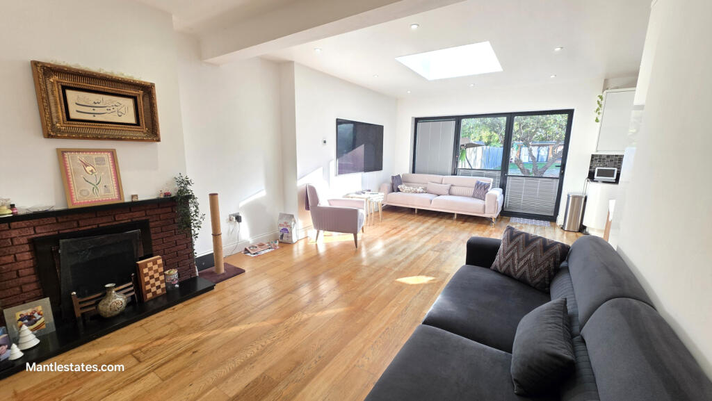 House in Enfield - View 2