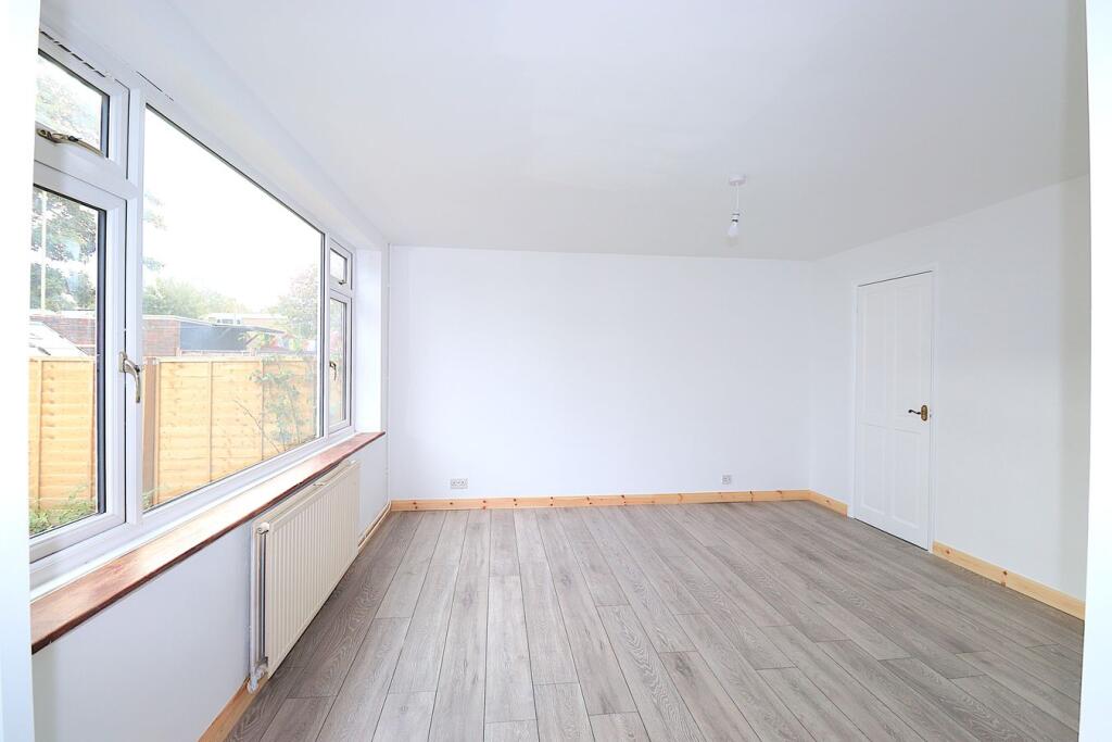 Bracklesham Close, Farnborough, GU14 photo 4