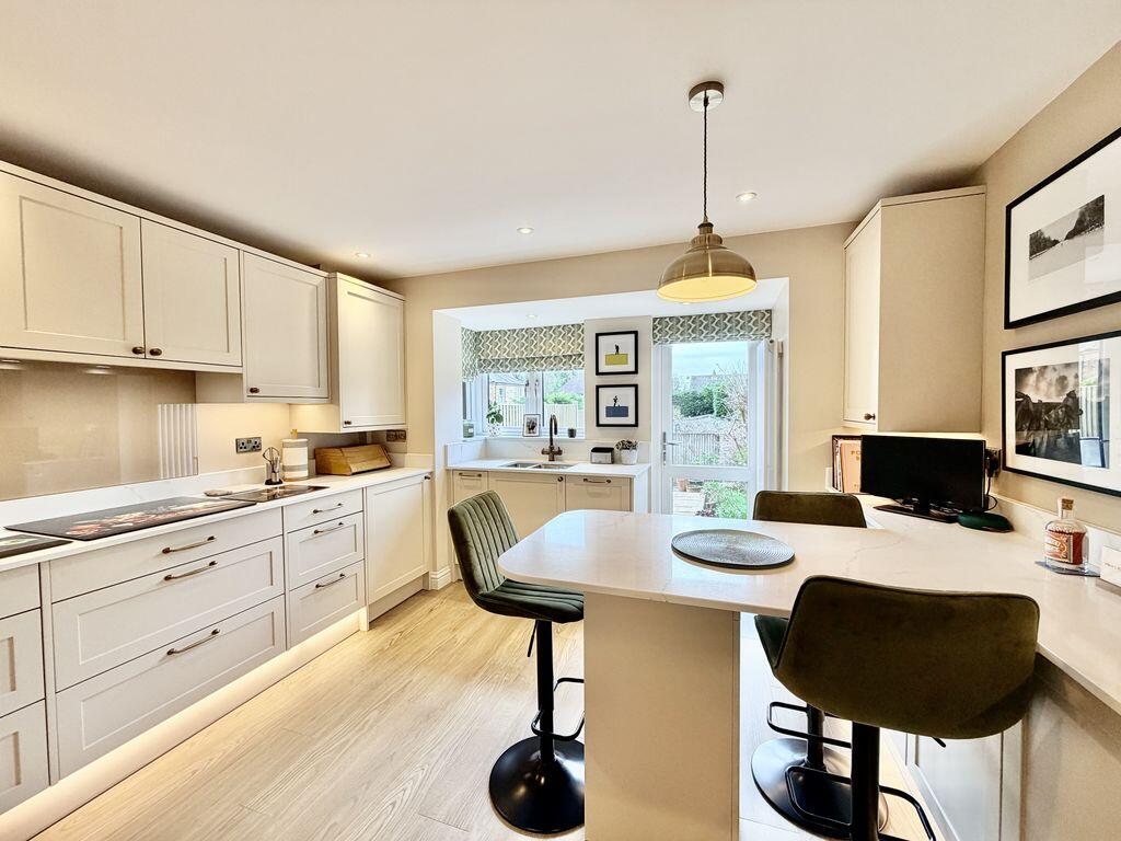 Bourne End - Beautifully Presented Throughout photo 4