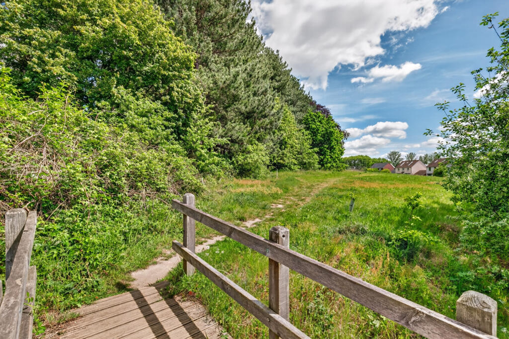 House in Bracknell, Jennett's Park, Hanworth - View 2
