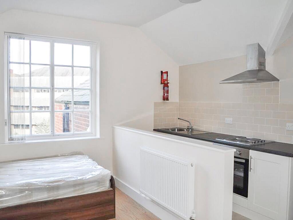 Main image of property: Apt 10, 12a Clarendon Road #175765