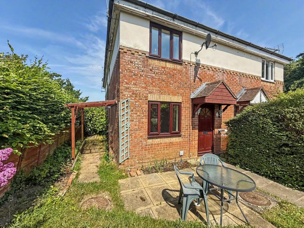 2-bed terraced on 16 Stanley Way, Daventry, NN11 0SE, £170,000