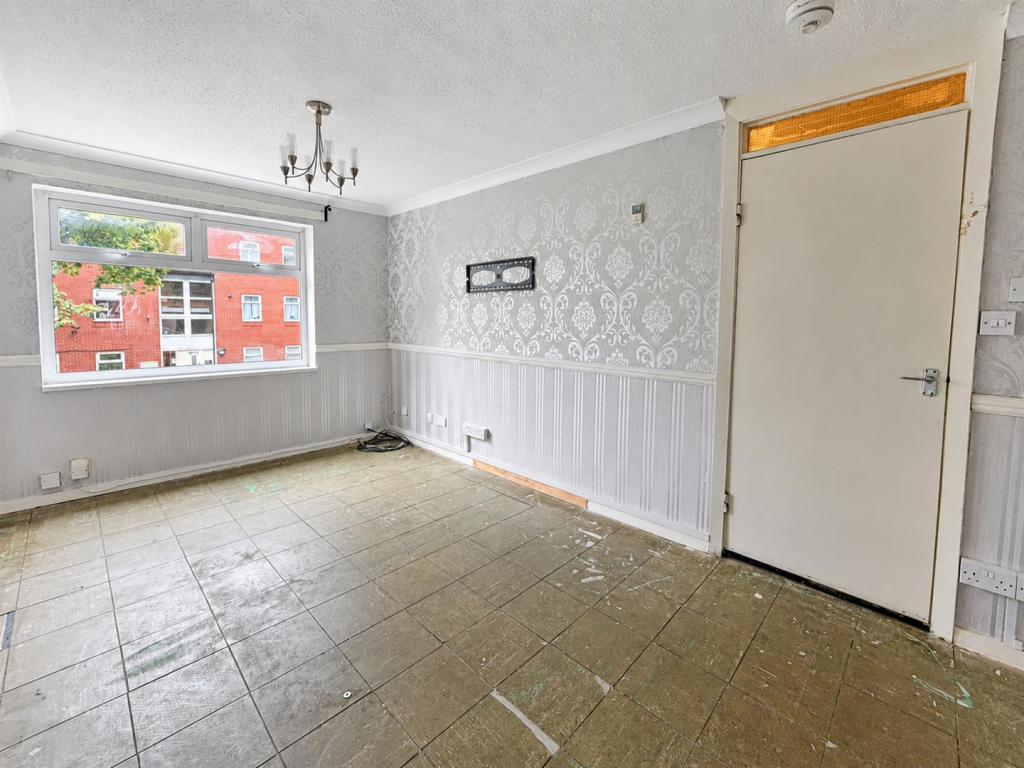 Apartment in Manchester, Baguley - View 2