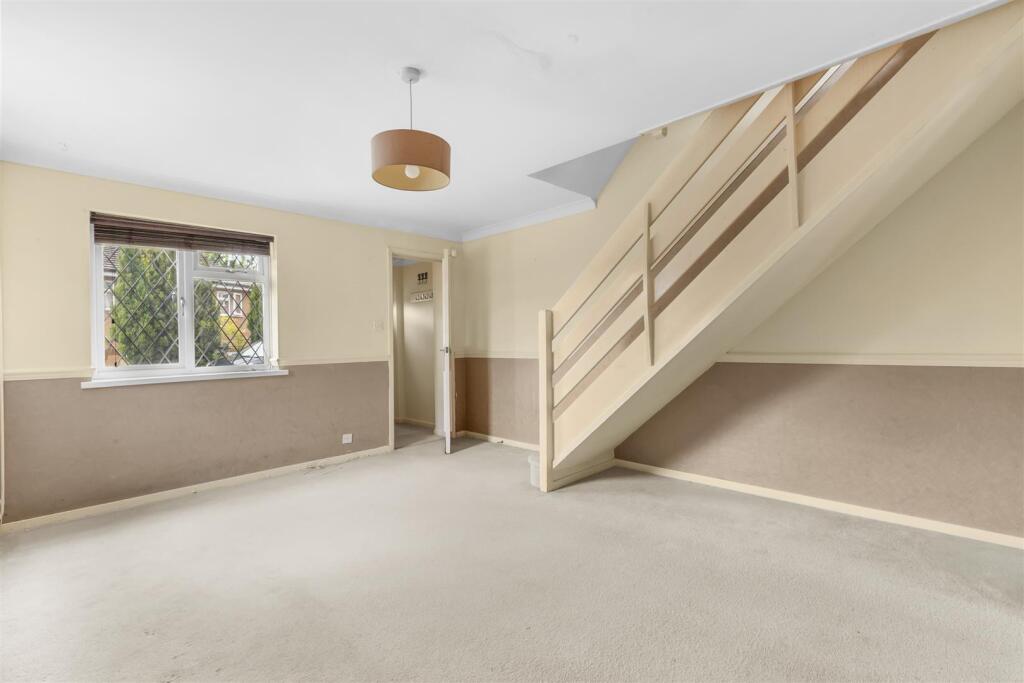 Cul-de Sac Location, High Wycombe photo 3