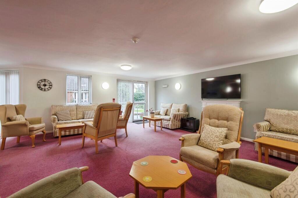 Apartment in Royston - View 5