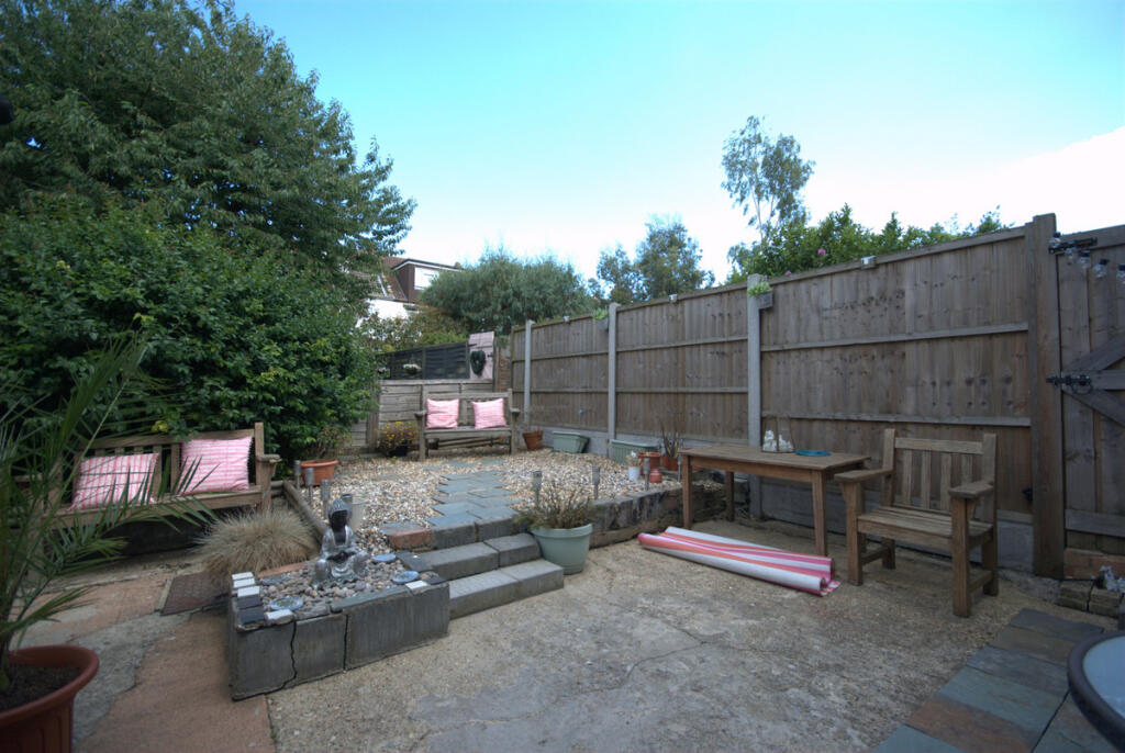 Leighton Avenue, Leigh-on-sea, SS9 1 photo 2