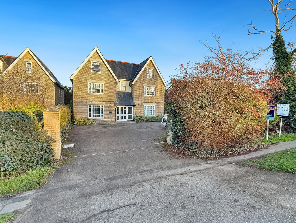 2-bed flat on Cambridge Road, Great Shelford, Cambridge, £285,000