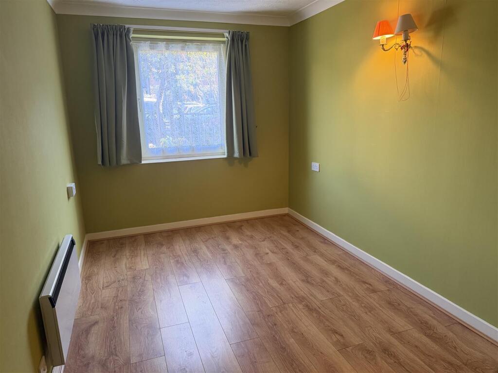 Apartment in Maidstone, Kent - More