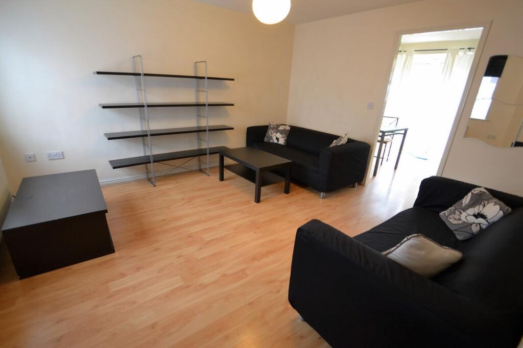 3 bedroom semi-detached house for rent
