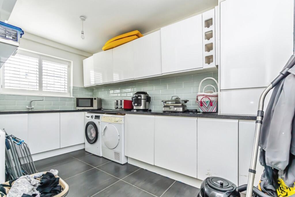 House in Croydon - More
