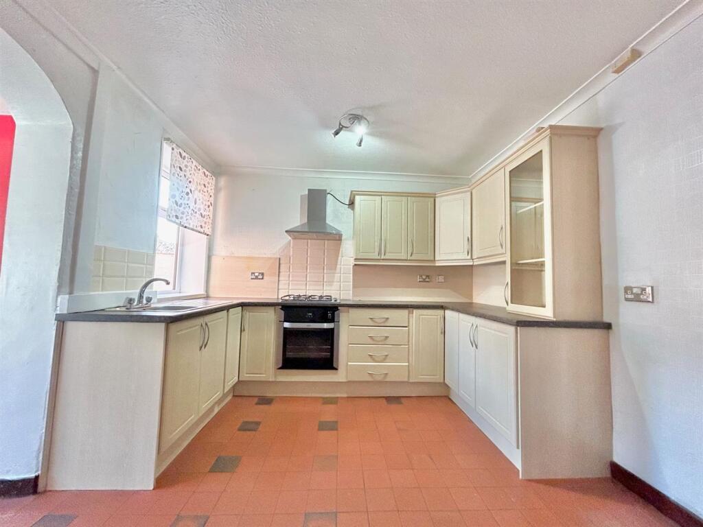 Broom Avenue, Leigh photo 4
