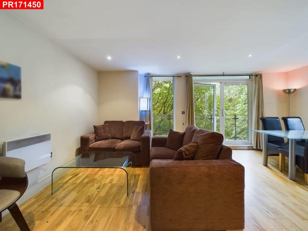 Main image of property: Limehouse – 2 Bedrooms Flat