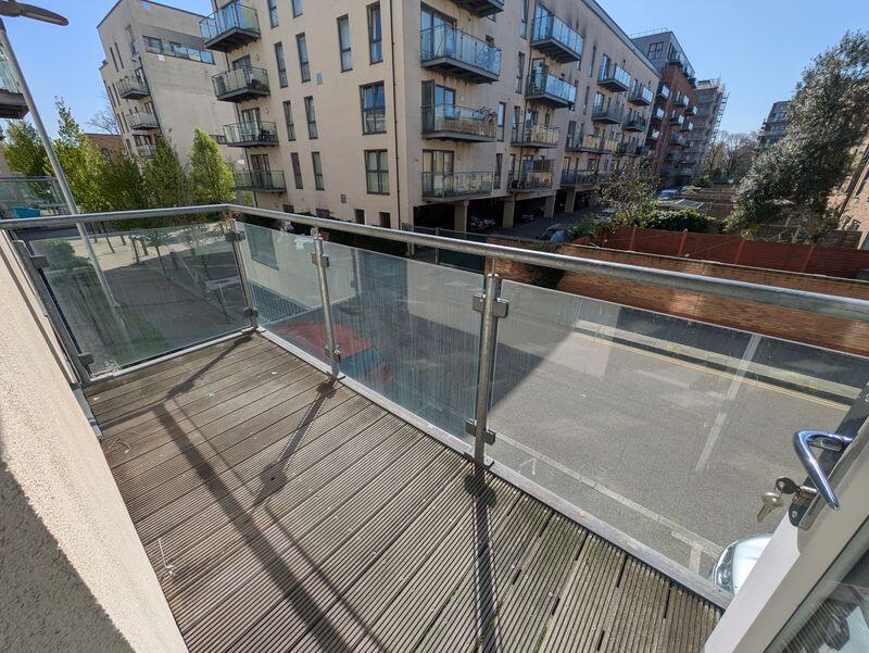 Apartment in Romford - View 4