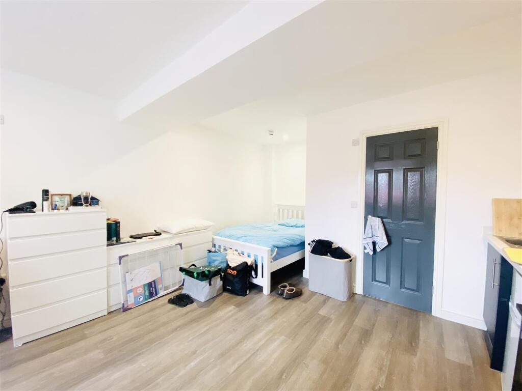 Studio flat for rent