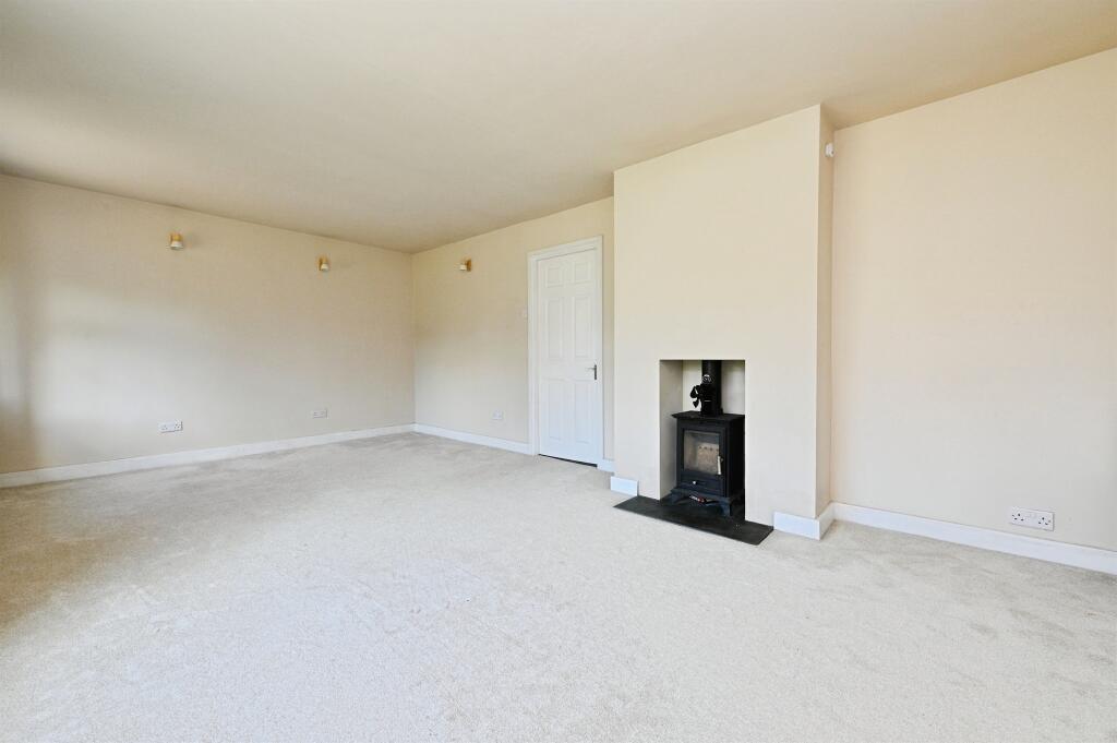 Hurst Crescent, Welney, Wisbech photo 3