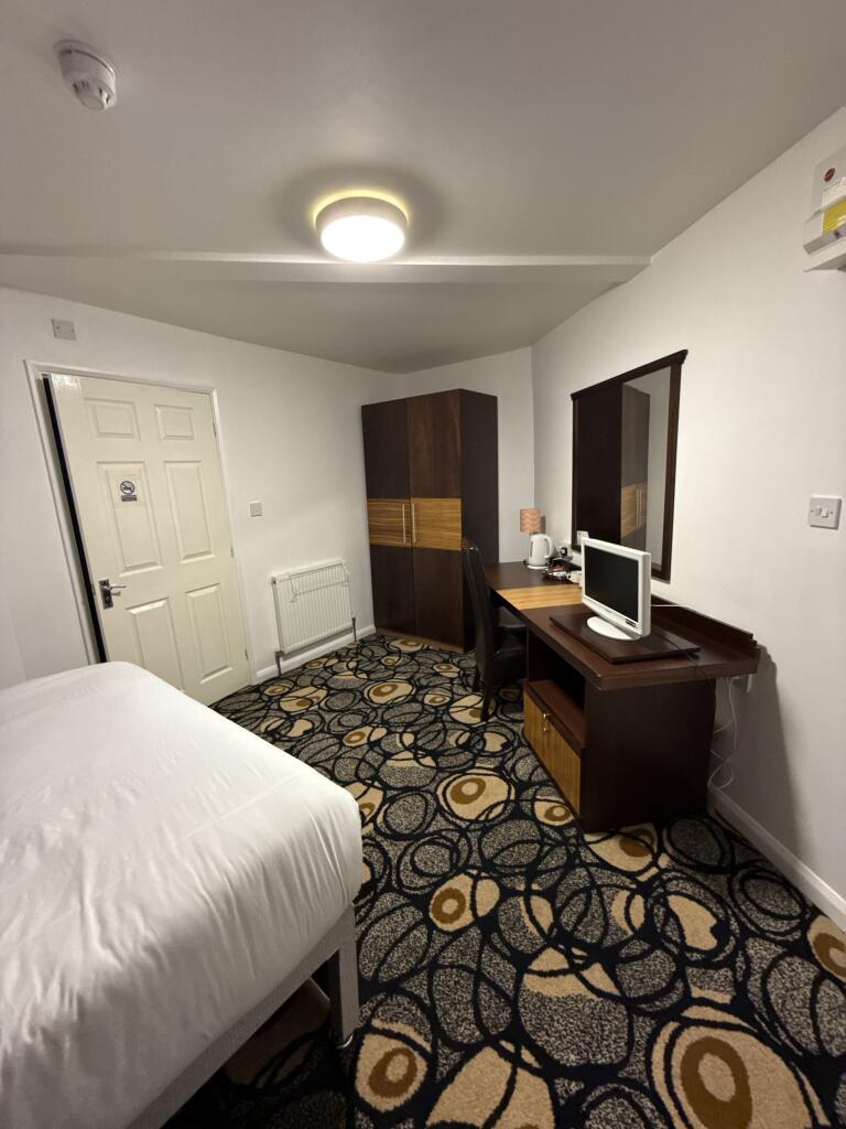 Room 214, SimplyStay Lincoln Road, Skegness, Lincolnshire, PE25 2EA - View 2