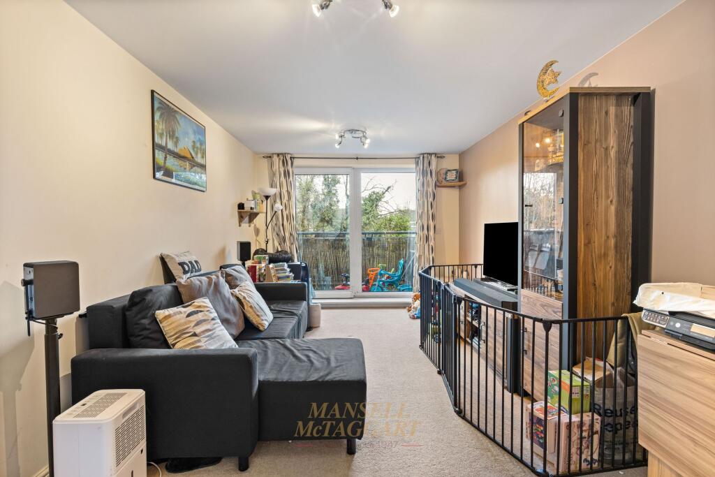 Apartment in Crawley, West Sussex - View 2