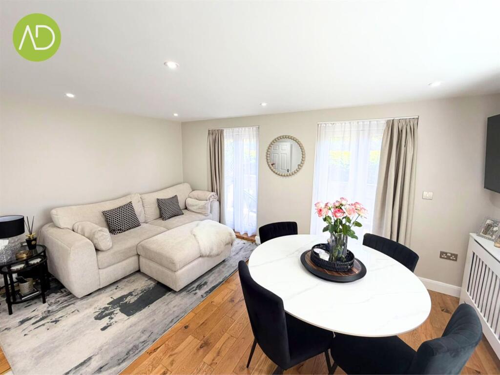 Apartment in Enfield - View 4