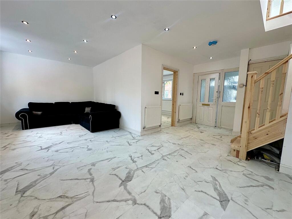 House in Birmingham, Wylde Green, Erdington - View 4