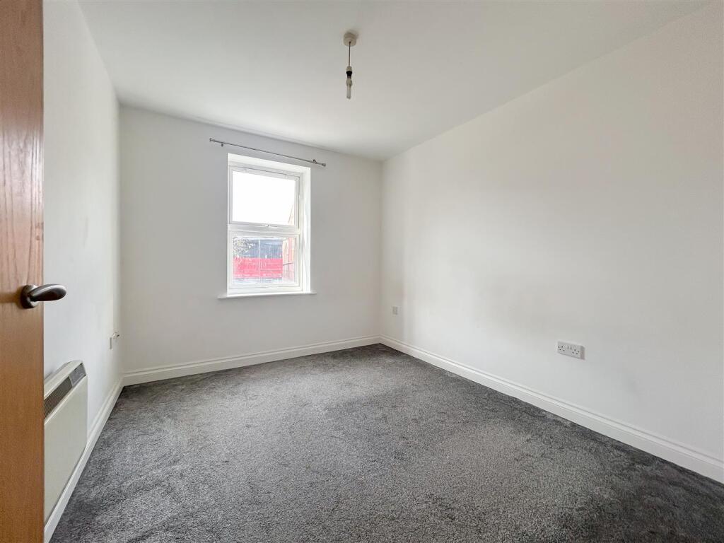 Apartment in Trafford, Greater Manchester - View 6