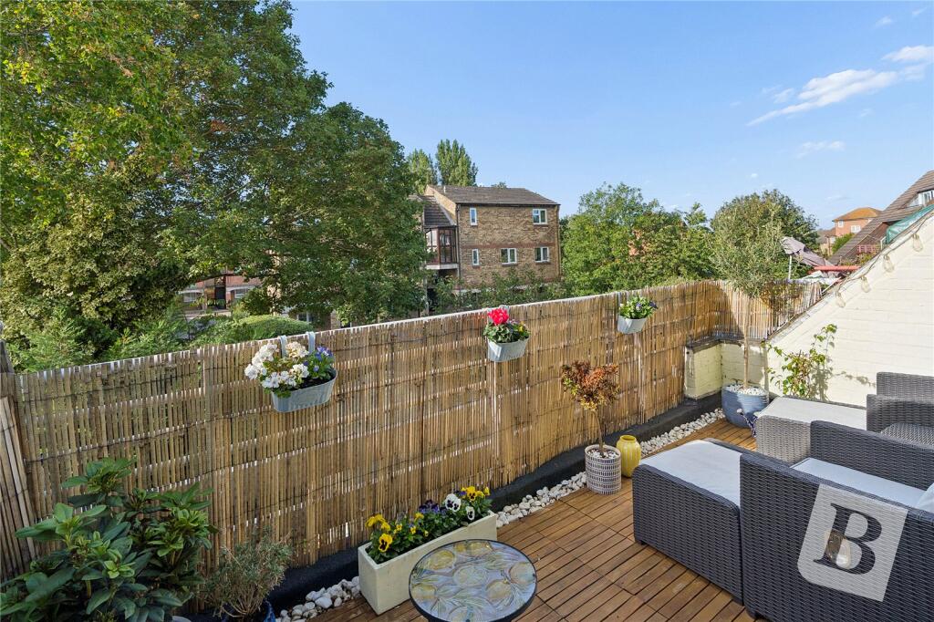 Apartment in Basildon, Bowers Gifford - View 2