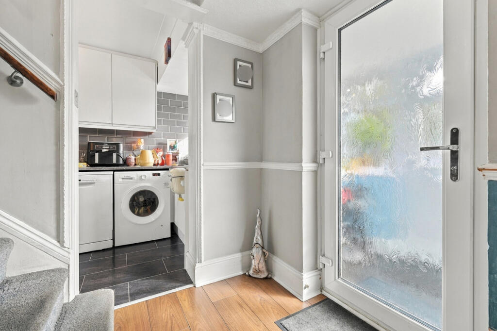 House in Basildon, Essex - View 4