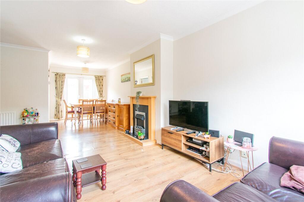 Sandown Way, Newbury, Berkshire, RG14 photo 4