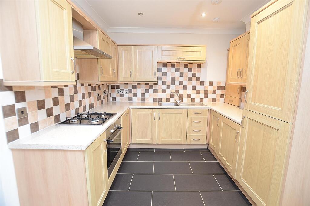 7 Stafford Vere Court, The Broadway, Woodhall Spa photo 3