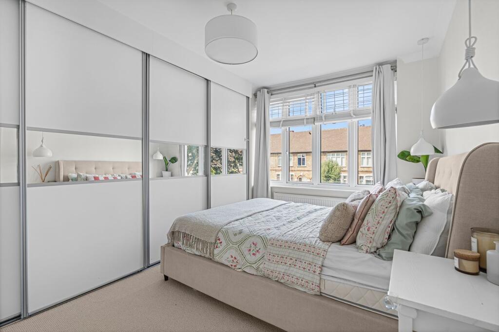 Apartment in Spelthorne, Surrey - View 4