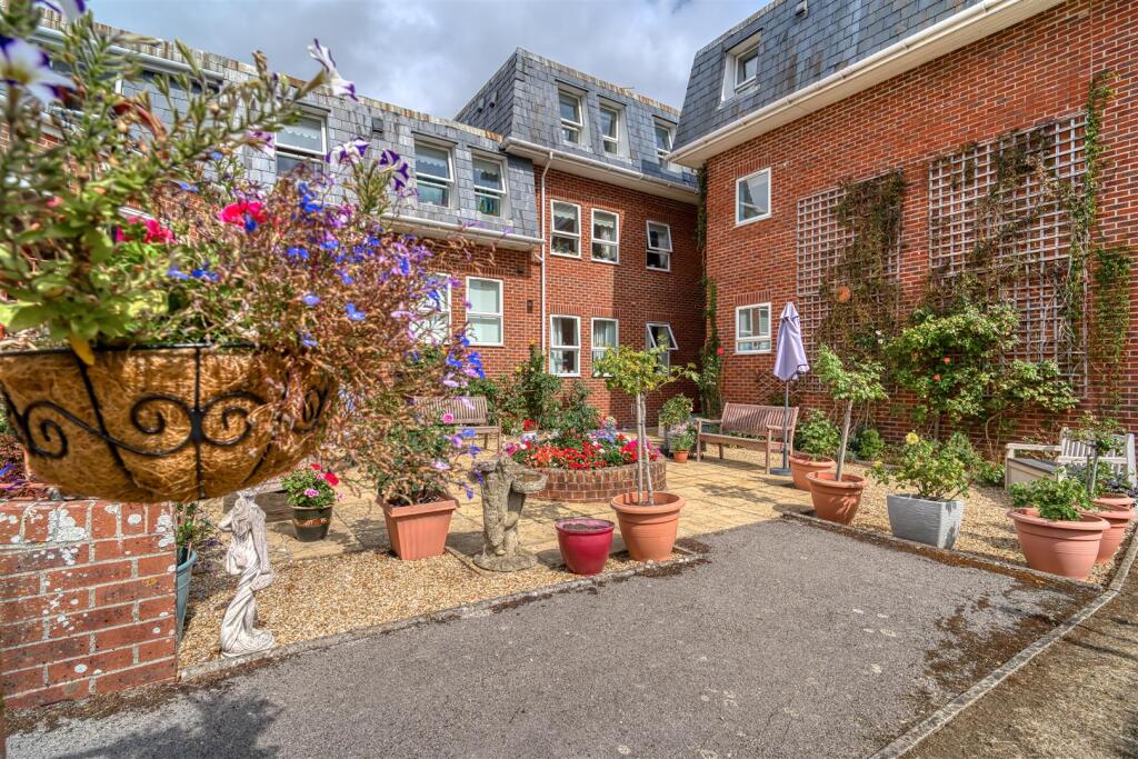 Apartment in Dorchester - View 4