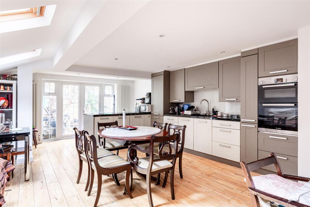 House in London - View 2