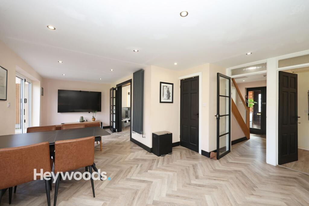 House in Newcastle-under-Lyme, Westbury Park - View 4