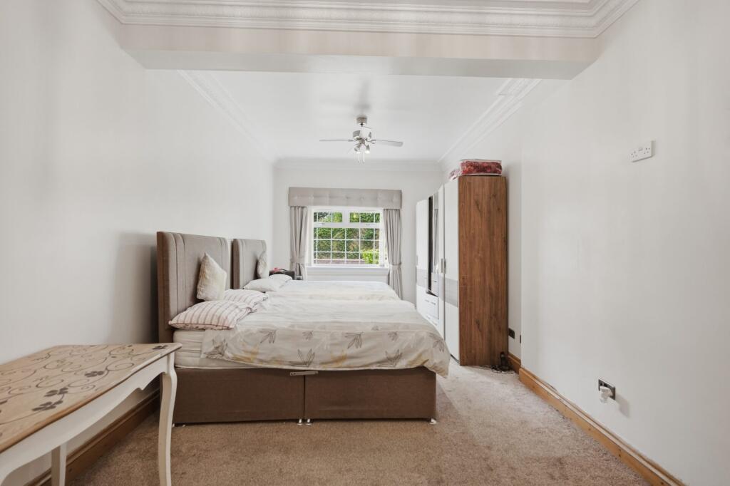 1106 Aikenhead Road, King’s Park, G44 5SW - More