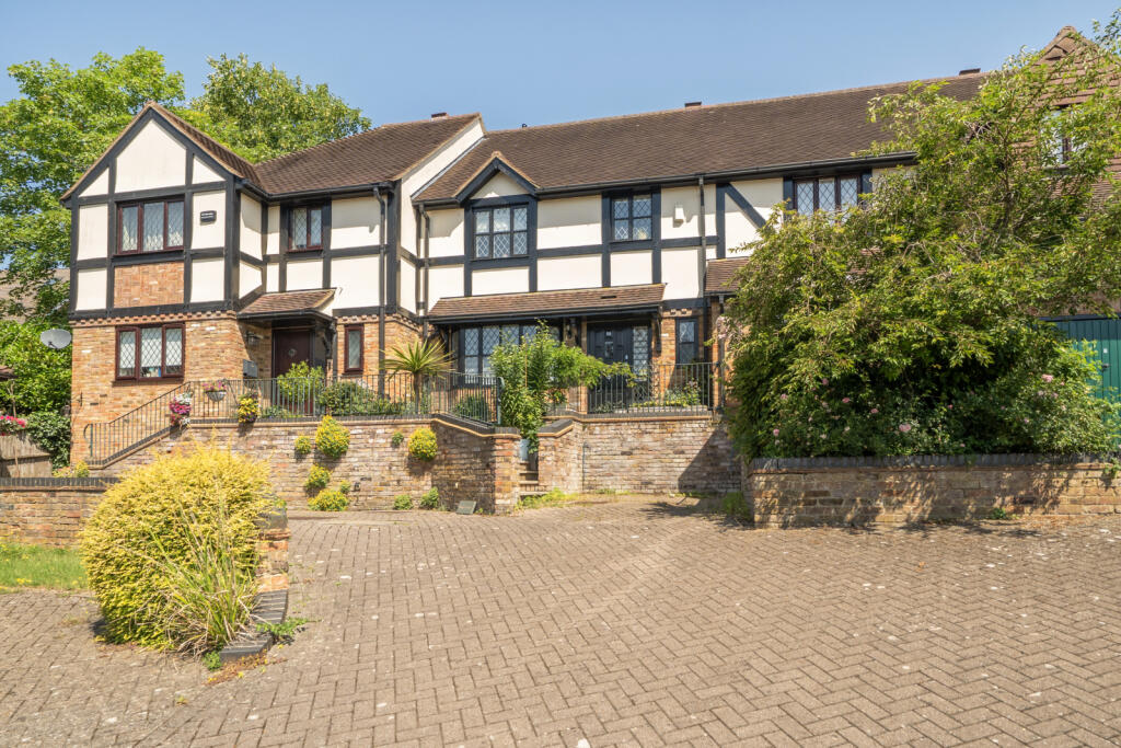 Main image of property: The Chyne, Gerrards Cross, Buckinghamshire, SL9