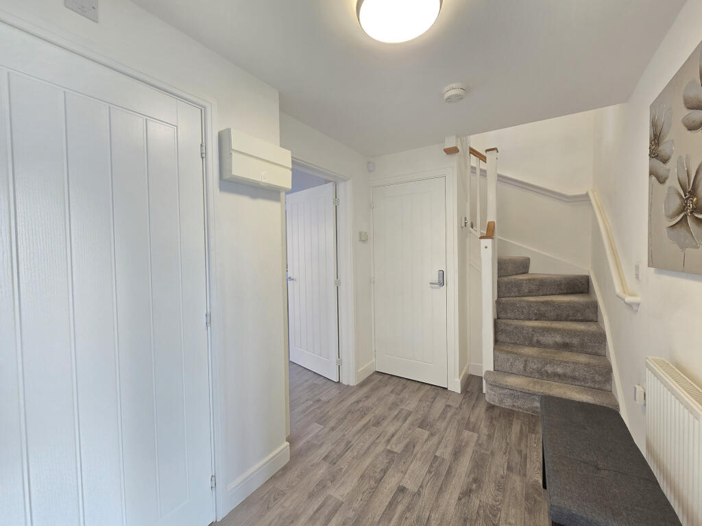 31, Greenmeadow Way photo 3