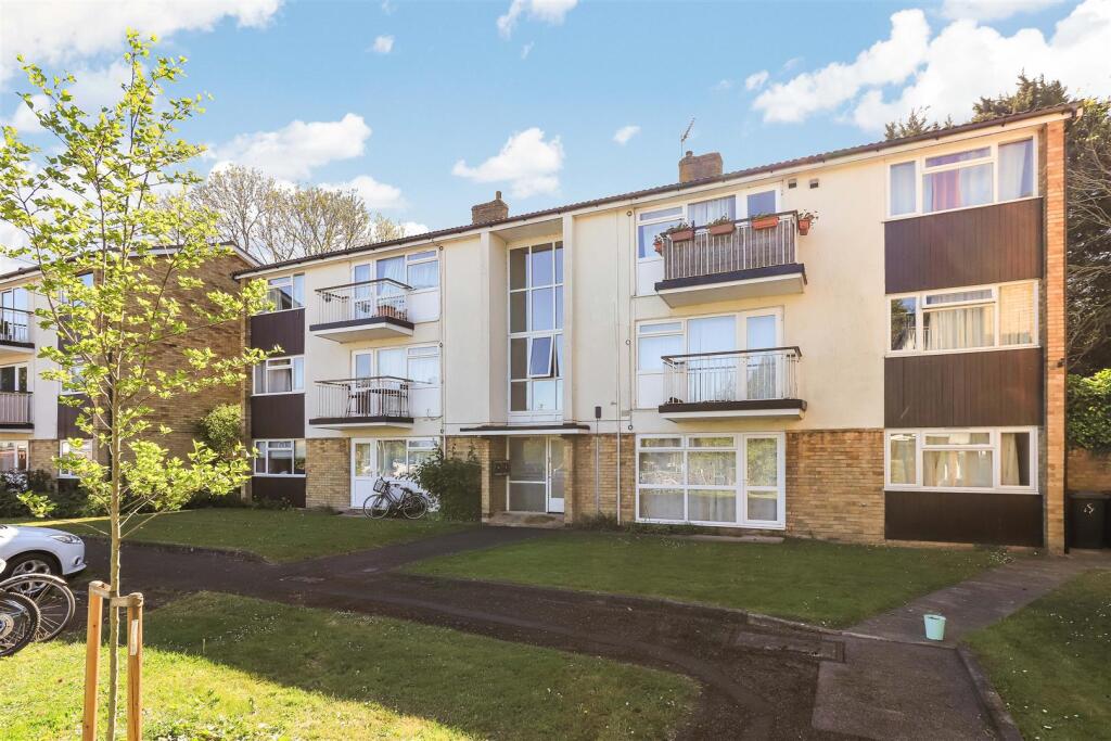 Main image of property: Lingholme Close, Cambridge