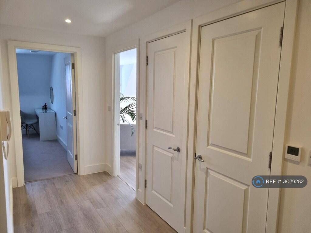 Apartment in Harrow - More