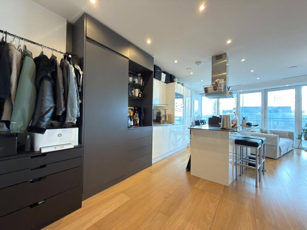 Apartment in London, St John's Estate, Isle of Dogs - View 5