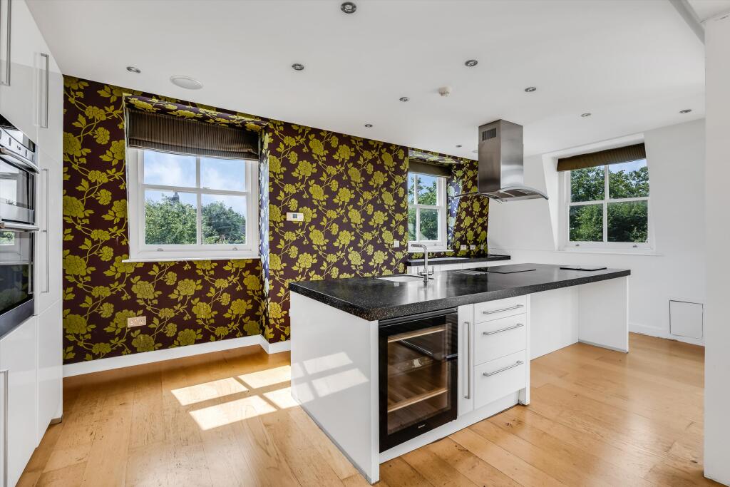 Apartment in London - More
