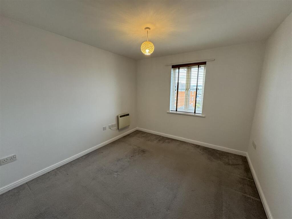 Apartment in Rochester - View 5
